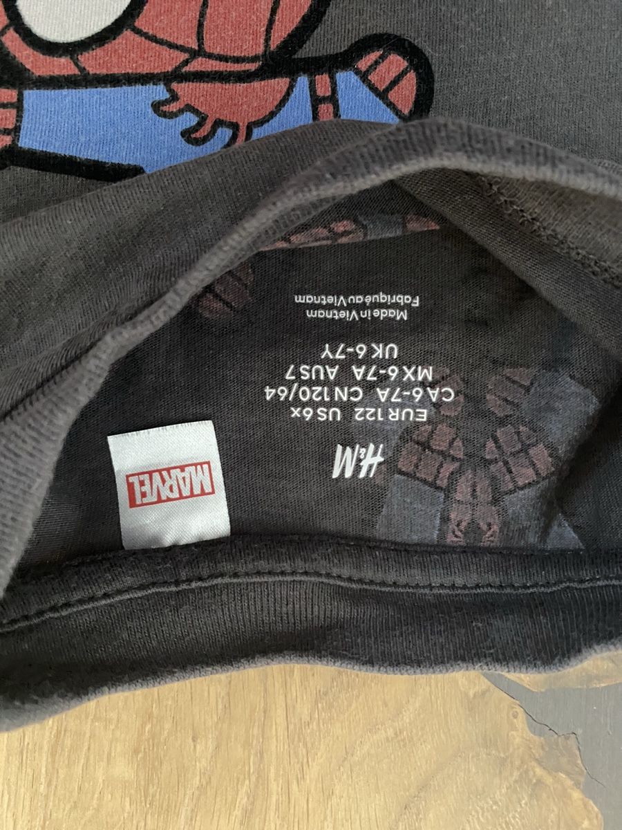 H&M Lotti & Set di vestiti: HM Spider-Man Set, Grösse 122 – Usato da Nänikon venduto da schtern 2