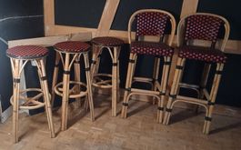 Barhocker ohne Rückenlehne Rattan Schwarz Rot