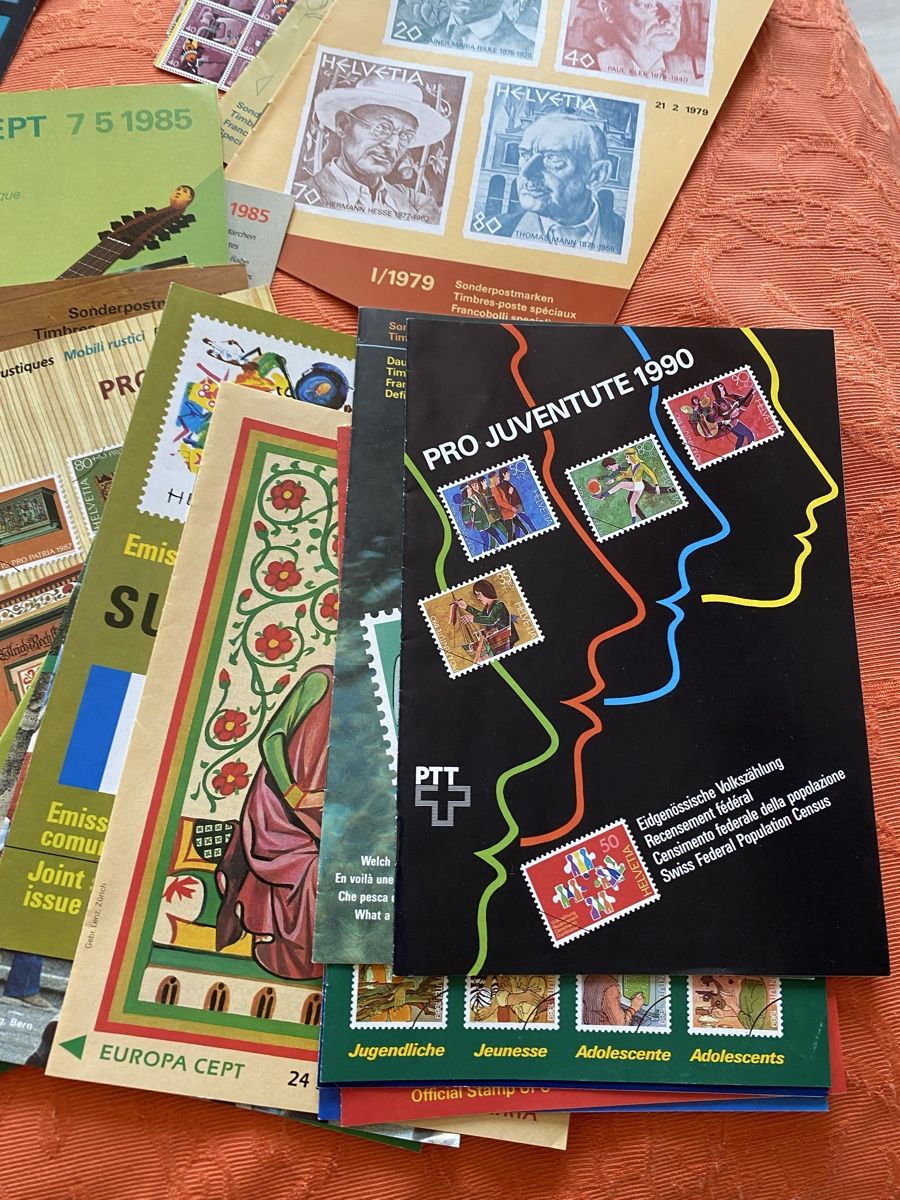 Revues & Magazines: Briefmarken-Hefte/ Zeitungen etc. 1974-1990 – D'occasion à Utzigen par Lasagne99 1