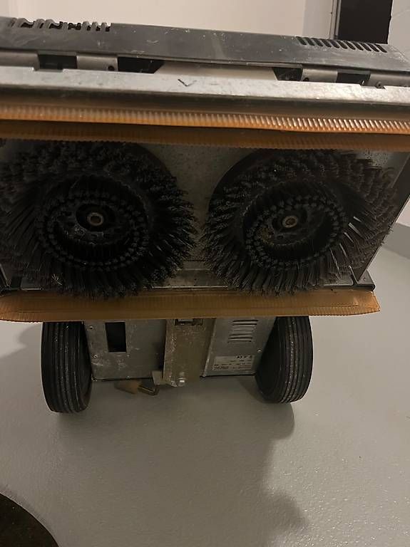Toutes les machines: Bodenreinigung Maschine – D'occasion à Bremgarten b. Bern par Rebollo1 1