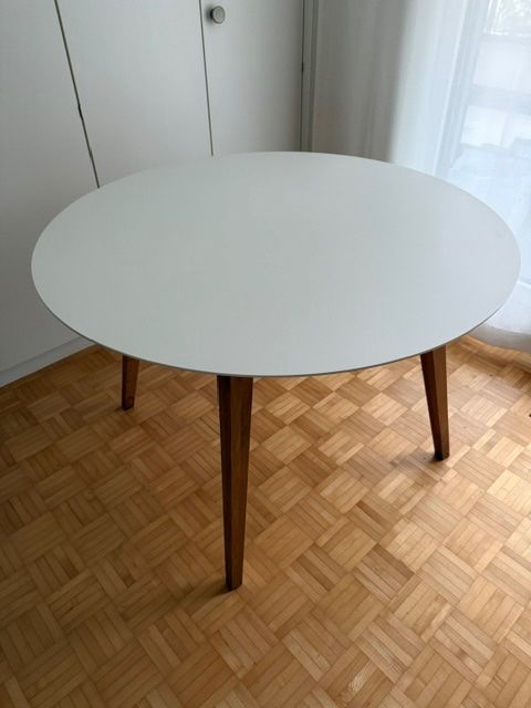 Tische: Dining Table (like new) – Gebraucht aus Cham von Lampwick