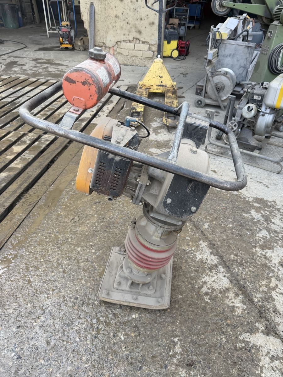 Tutte le macchine: Vibrationsstampfer – Difettoso da Niederbipp venduto da baggerch 2