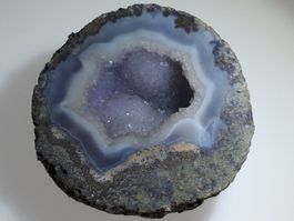 Achat Geode BLAU mit Quarzkristallen und "Innenleben.."