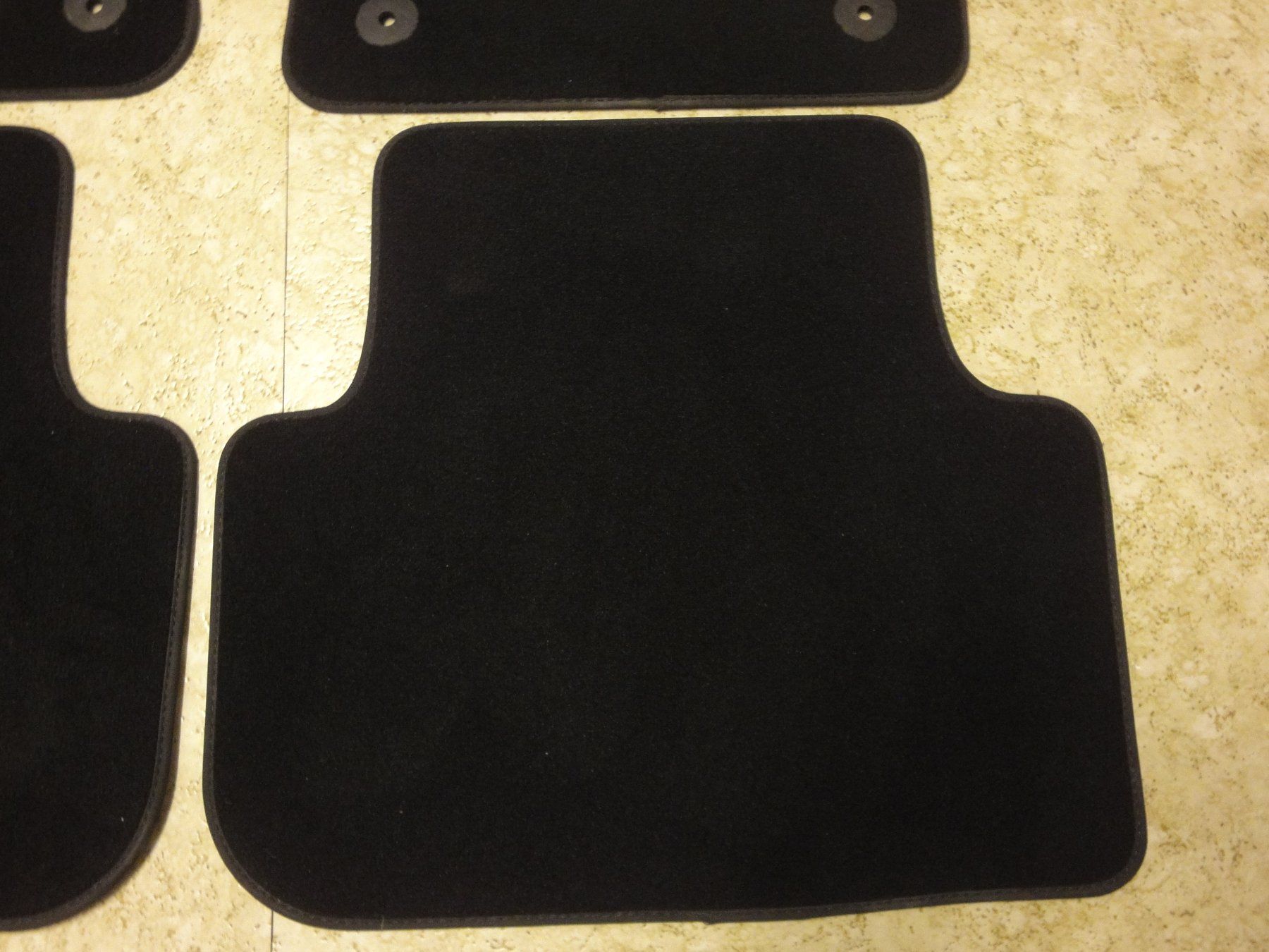 VW Tappeti & Tappetini: Original VW Fussmatten Set  Teppich – Usato da Schmitten FR venduto da Granddixence 4
