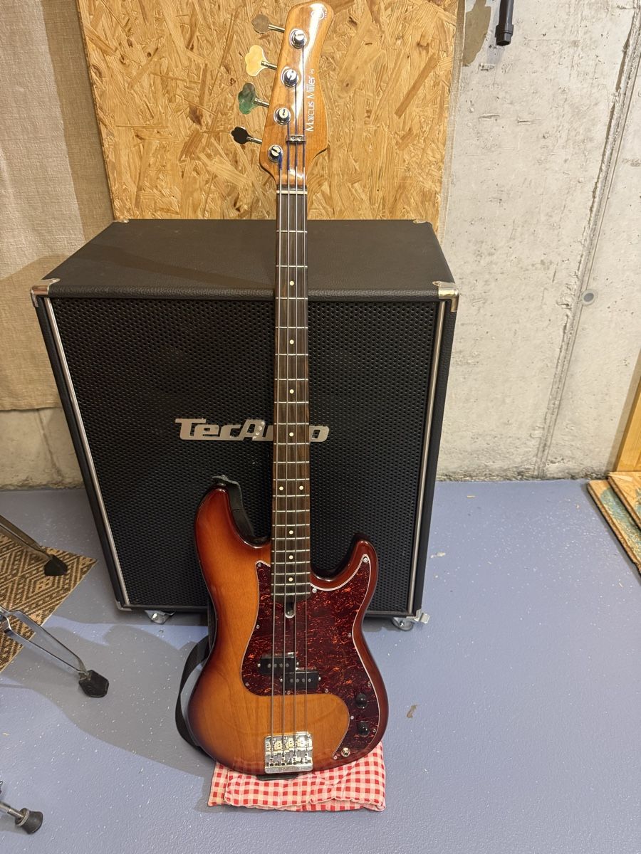 Musikinstrumente: P Bass – Gebraucht aus Romanshorn von Senit