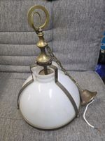 Grosse Vintage Zugpendelleuchte mit Opalglasschirm