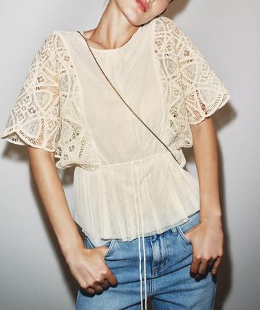 Cremefarbene Oberteil / Bluse mit Strickerei