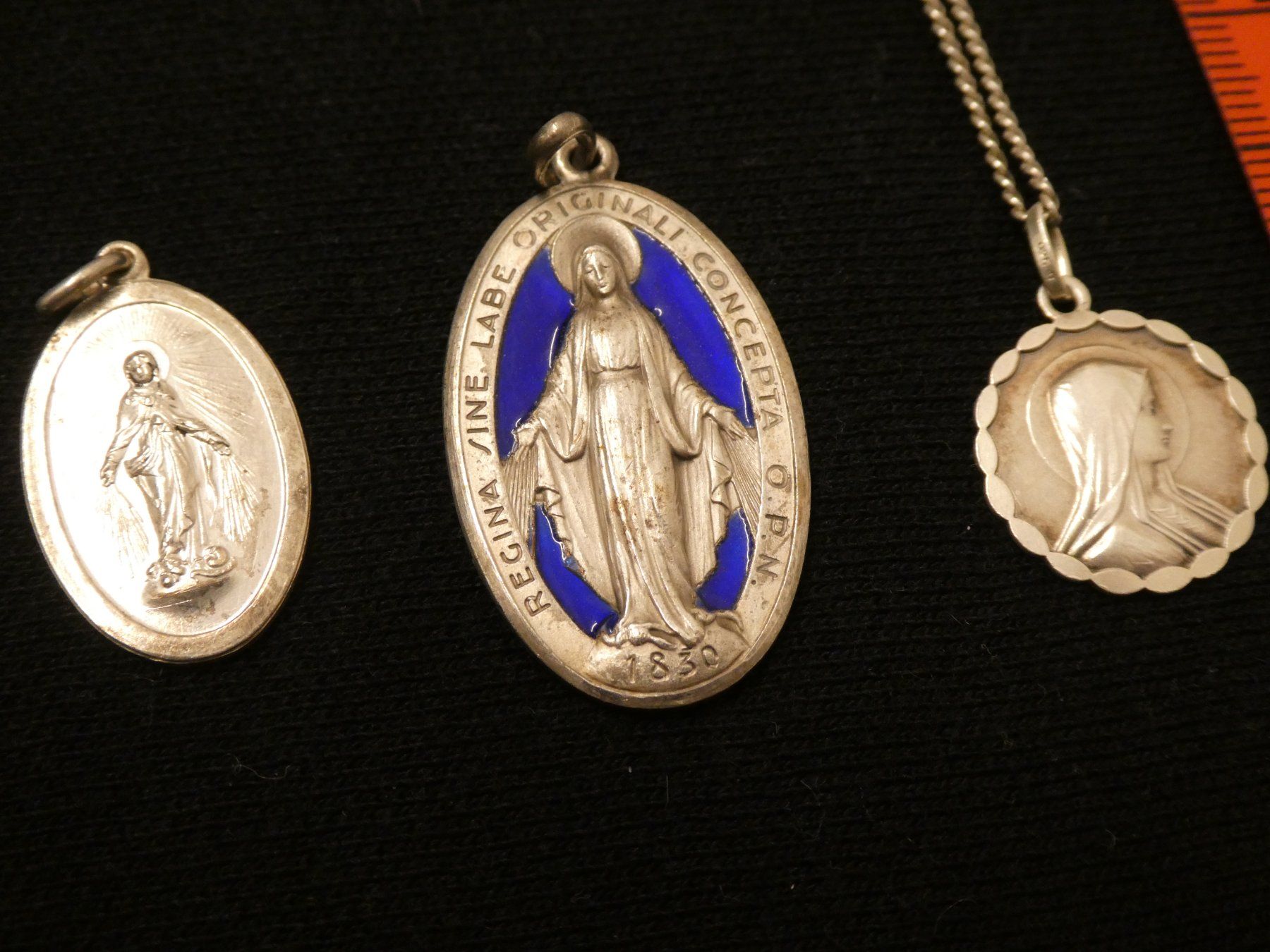 Ciondoli: Silberfarbene Ketteli mit Anhänger Schmuck – Usato da Tann venduto da Geepap 3
