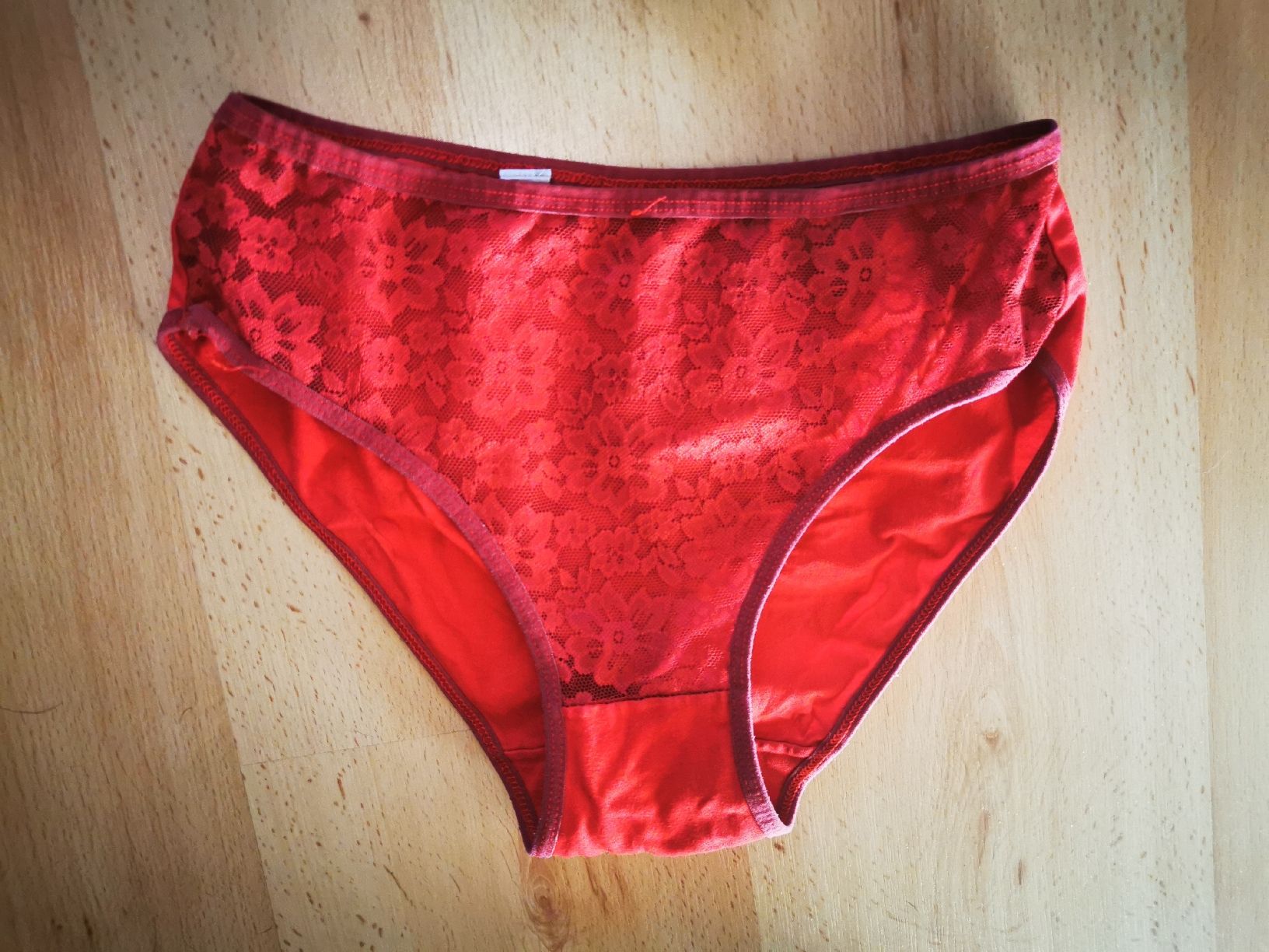 Autres dessous: Rote Spitze Unterhose Grösse M – Neuf (Voir description) à Balsthal par Leila_Luna