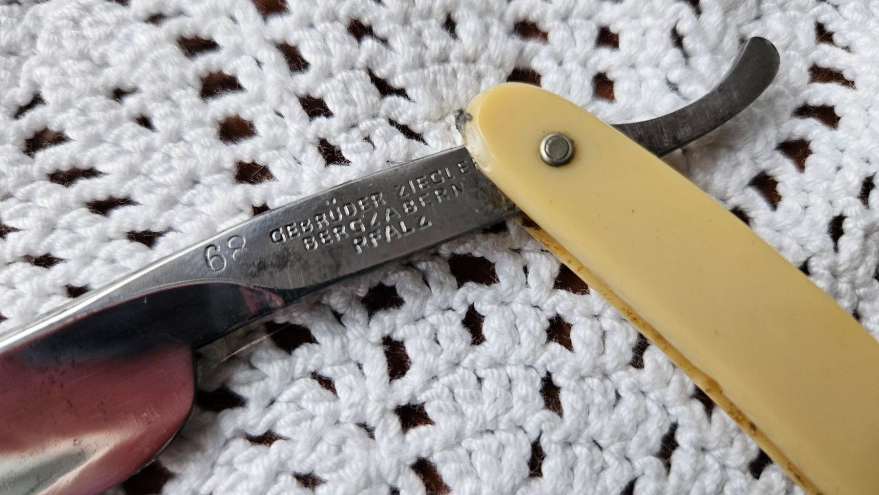 Rasoi & Lamette da barba: Antikes Rasiermesser mit Etui – Usato da Untervaz venduto da FullFlap777 4
