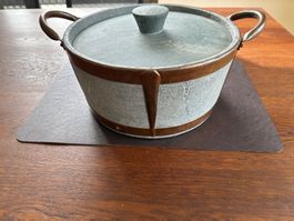 Lavezstein-Kochtopf mit Deckel, Kupferbeschläge, Ø 29cm