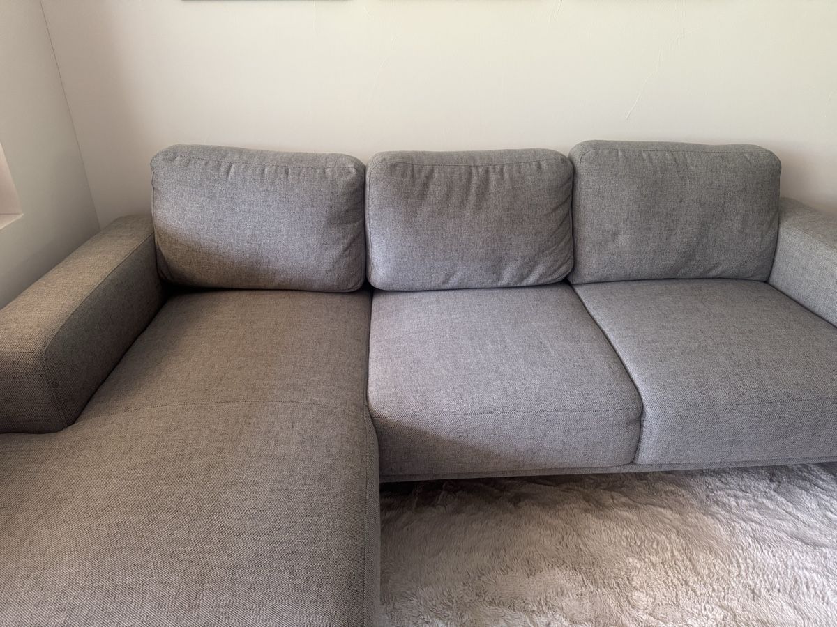 Divani: Ecksofa grau Stoff gute Zustand 230x150 cm – Nuovo (secondo la descrizione) da Galgenen venduto da CyrilGysi 1