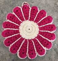 Pâtes à casserole, fleur en crochet fait main