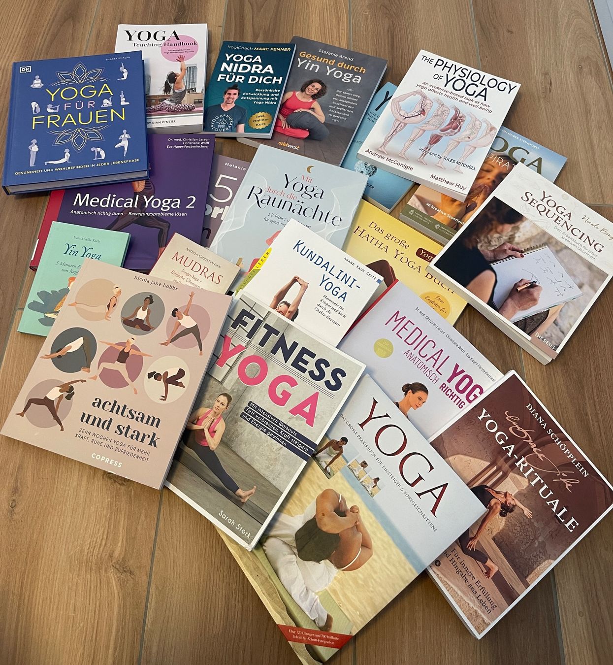 Libri: Diverse Yogabücher – Usato da Bubikon venduto da origon_w