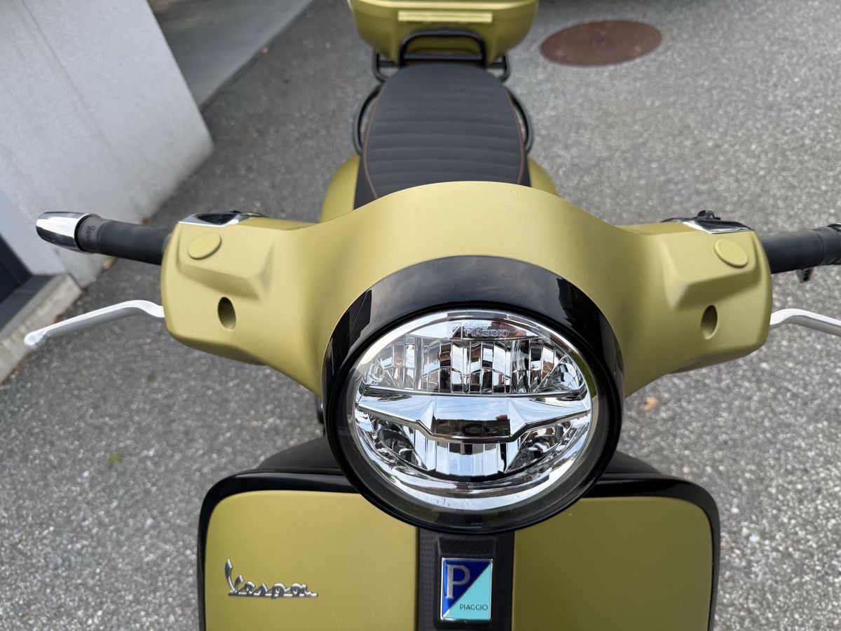 Vespa Scooter: Vespa GTS 300 my 2024 – Nuovo (secondo la descrizione) da Vétroz venduto da pie_c9dq 4