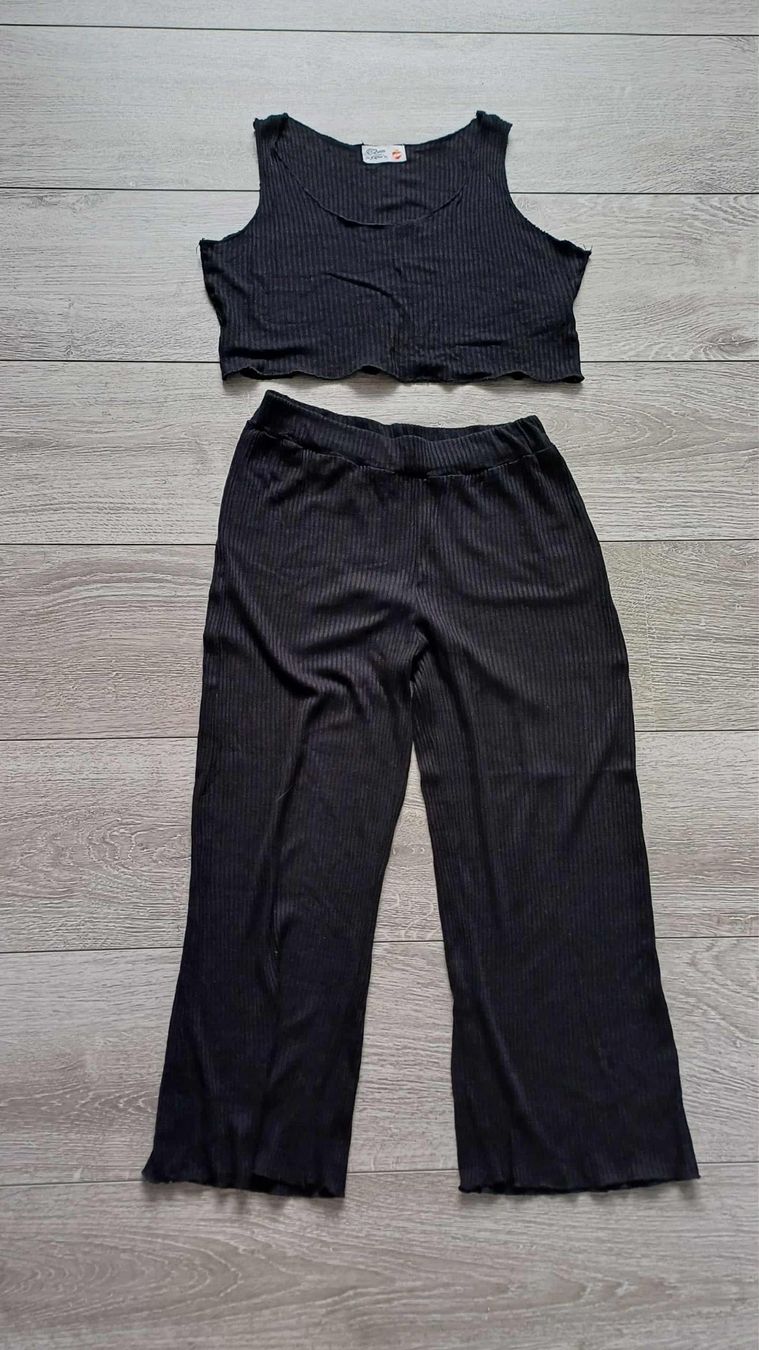 Top: cropped top et pantalons XS – Usato da Müntschemier venduto da Kinako