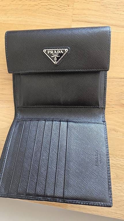 Prada Portamonete: Prada-Portafoglio da Donna in saffiano – Usato da Tenero venduto da jen_7myg 2