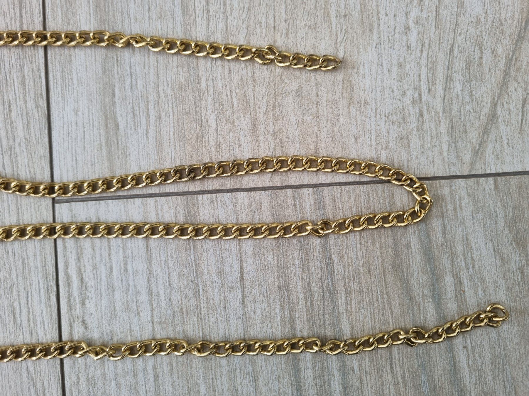 Catenine: Lange, goldfarbene Kette Deko oder DIY – Nuovo (secondo la descrizione) da Nottwil venduto da Janny77 1