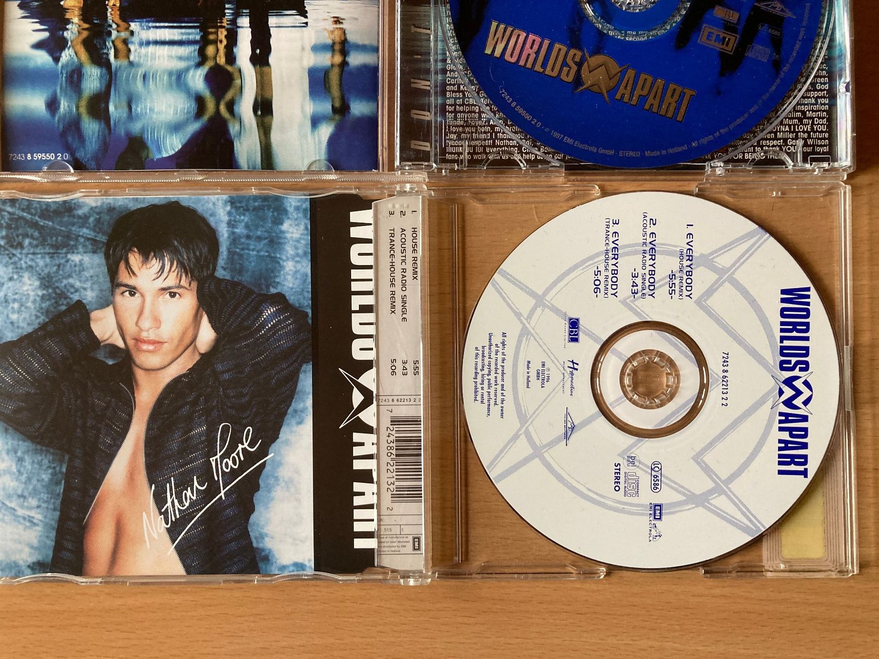 CD: 4 CD's Worlds Apart – Usato da Lütisburg venduto da wiesenpippau 3