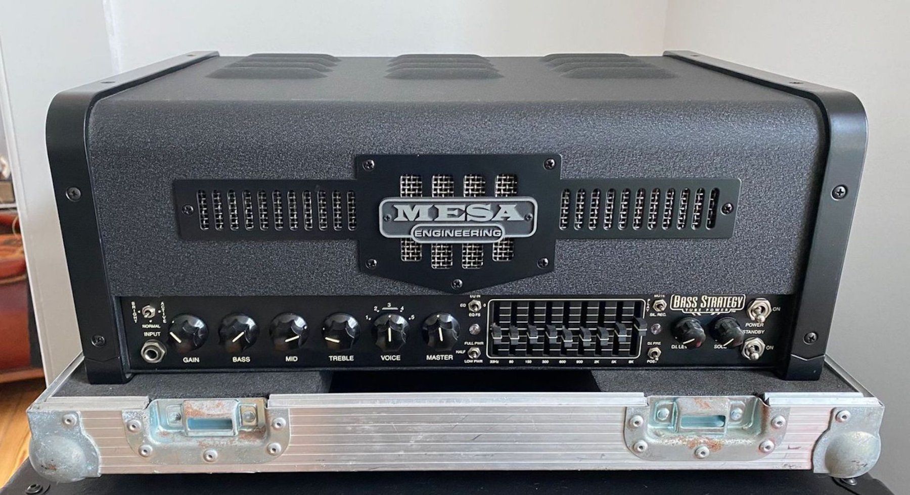 Mesa Boogie Verstärker: Mesa Boogie Strategy Eight:88 465 W inkl. Flight Case – Gebraucht aus Binningen von Neptun2027