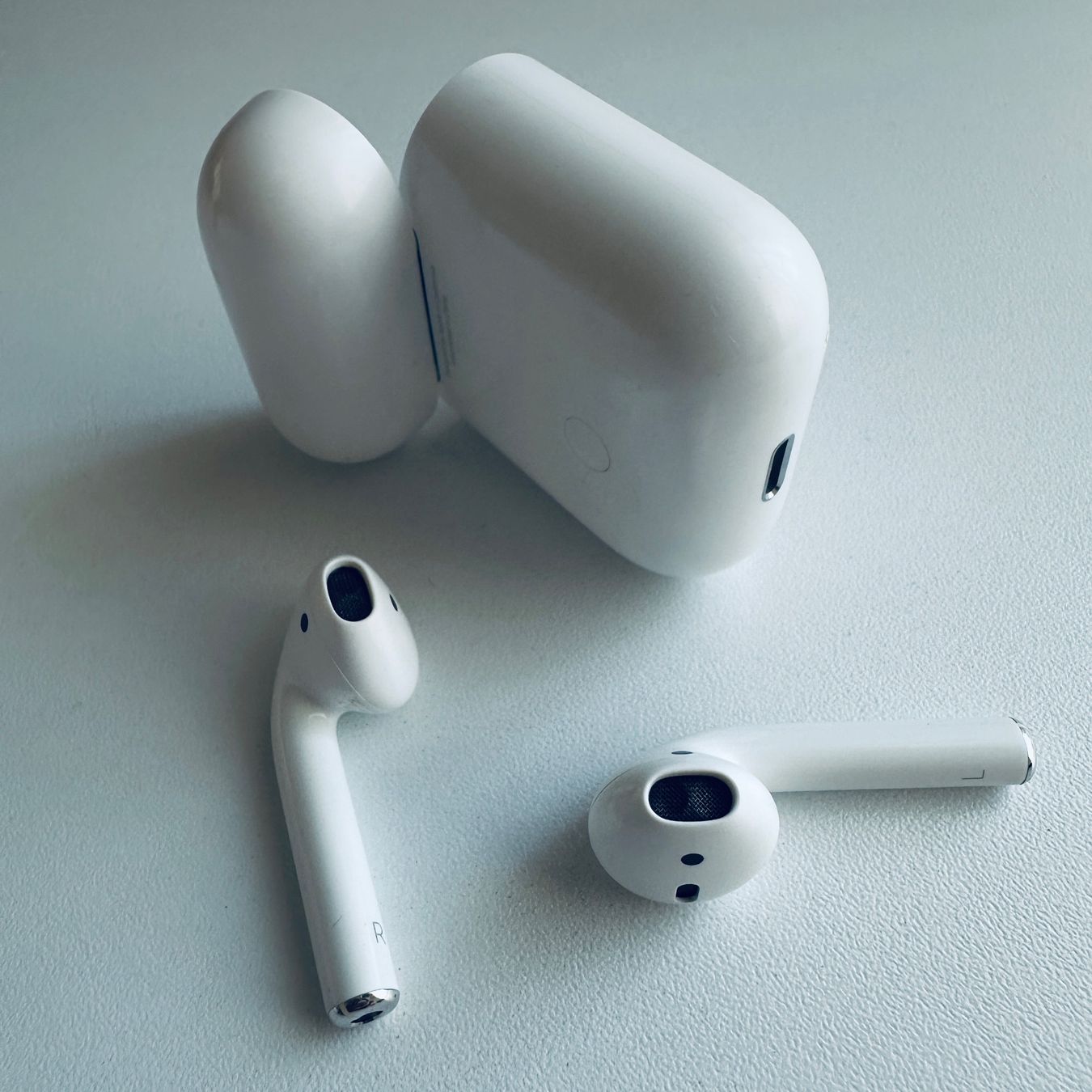 Apple Cuffie: Original Apple AirPods 2 Kopfhörer Wireless Lightning Kabel – Usato da Basel venduto da MY.AIRPODS.SHOP 4