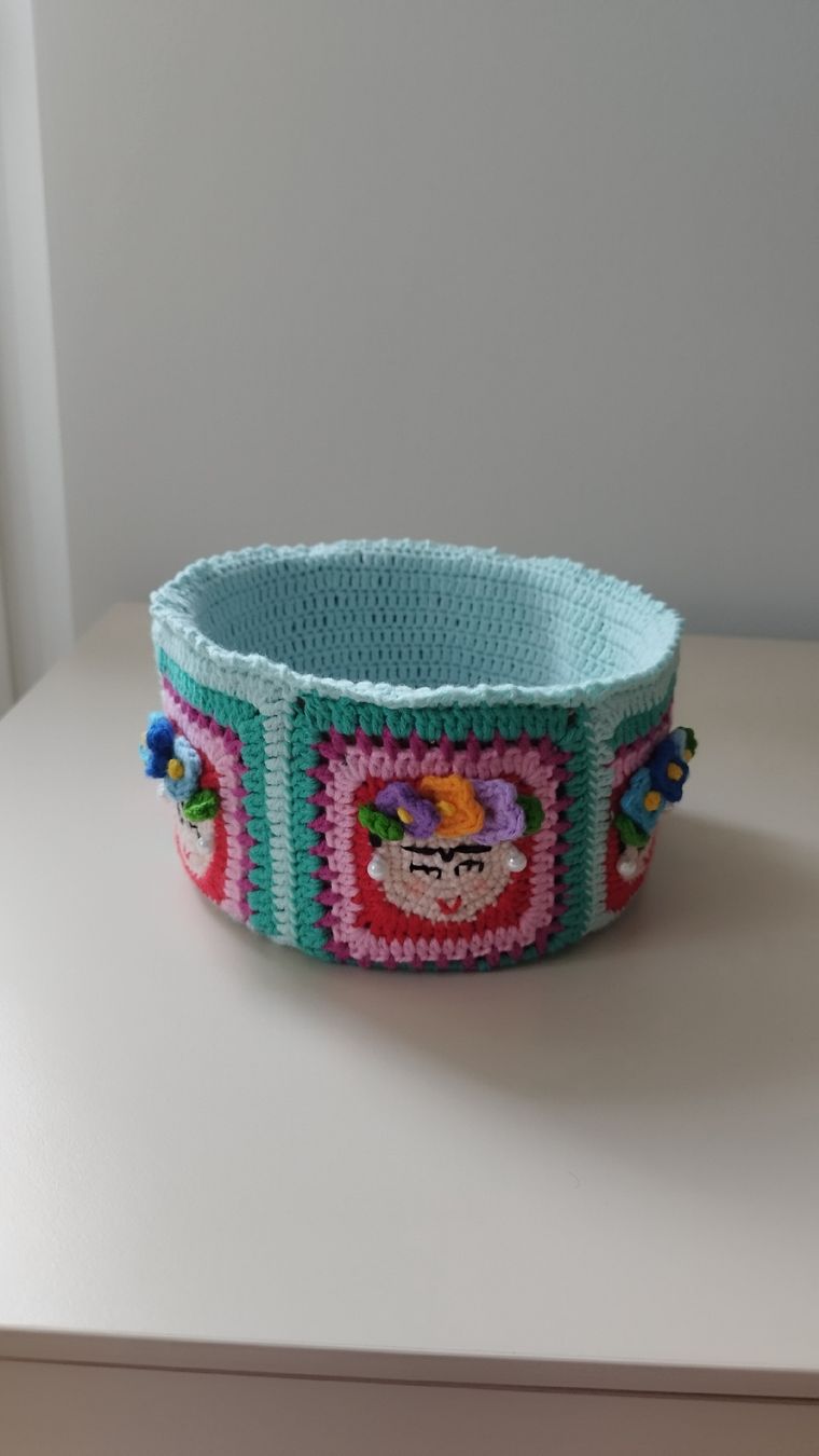Tutte le decorazioni: Handmade Frida Kahlo Crochet Basket - Spring Decor – Nuovo e nell'imballaggio originale da Arnex-sur-Orbe venduto da can_97vn