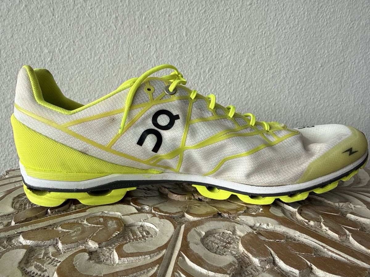 On Herrenschuhe: On Laufschuhe Cloudflash weiss/gelb Grösse 44  – Gebraucht aus Zürich von sha_vw65 5