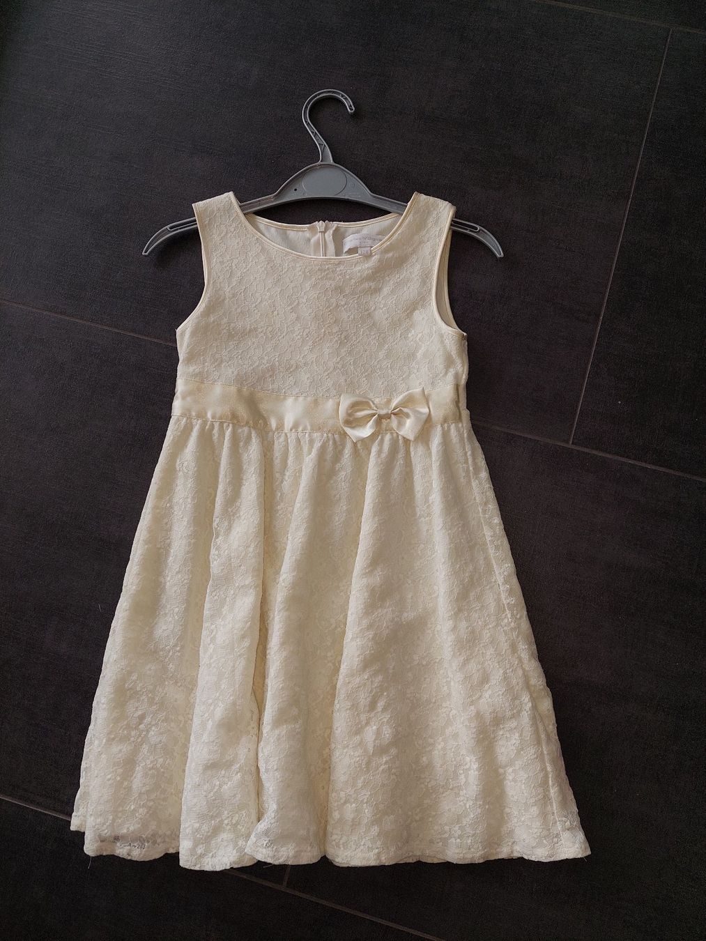 Vestiti & Gonne: Festliches Mädchenkleid Gr. 128 – Usato da St. Erhard venduto da Helenar