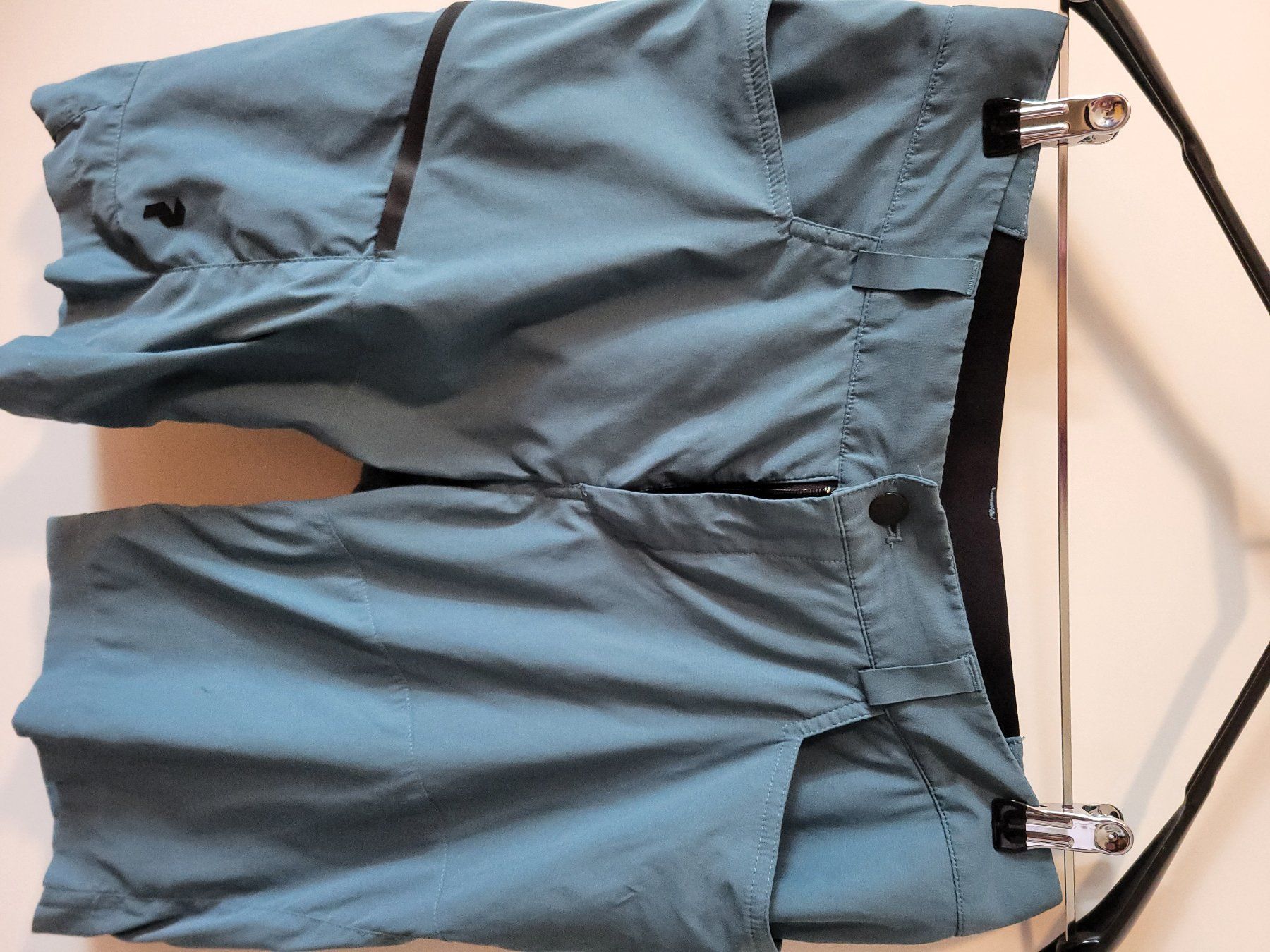 Peak Performance Pantaloni: Set mit 3 Peak Performance Damen Shorts, Grösse M – Usato da Gattikon venduto da Andi1209 3
