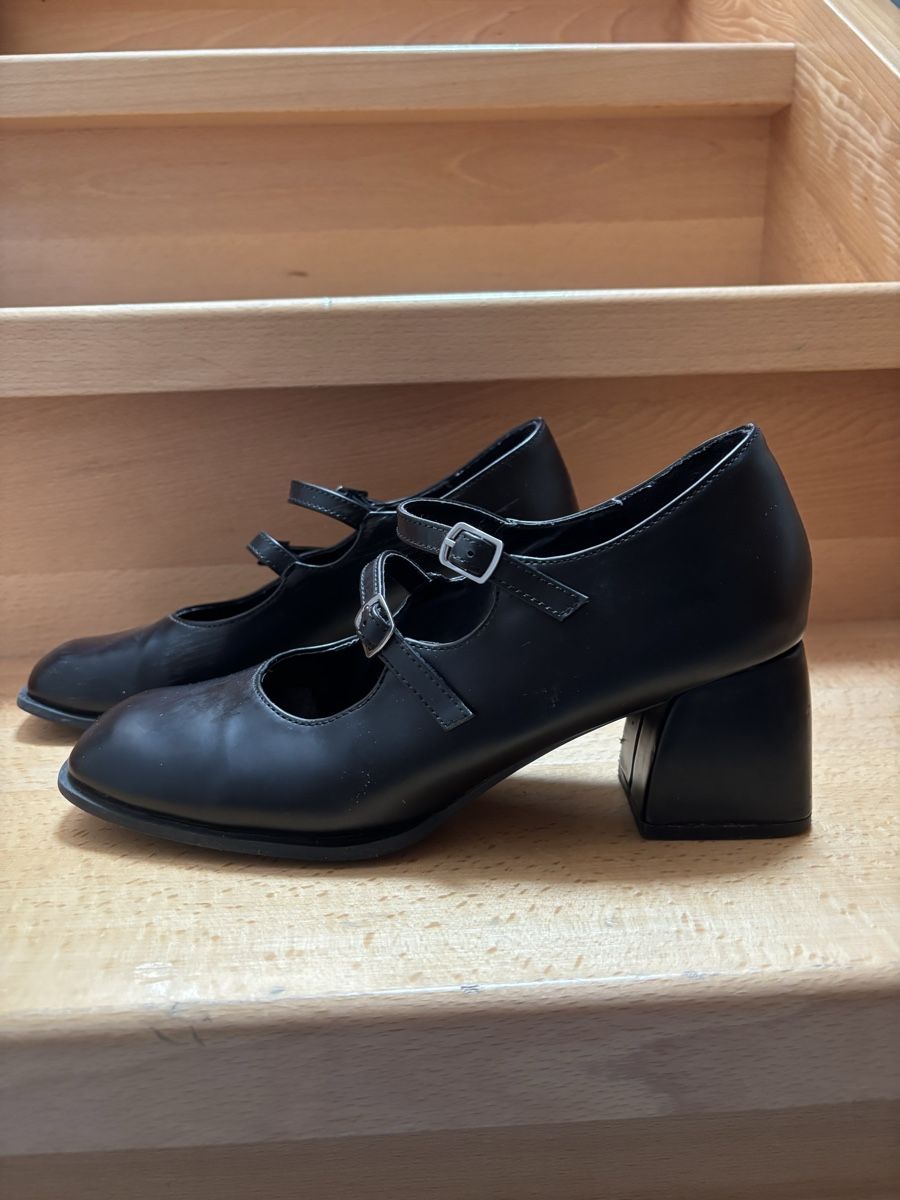 Scarpe da donna: Chaussures noires à talons taille 39 – Usato da Avry-devant-Pont venduto da Odilee