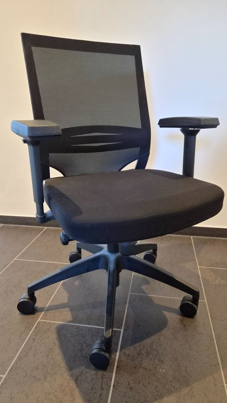 Stühle: Ergonomischer Bürodrehstuhl – Gebraucht aus Rafz von iw44