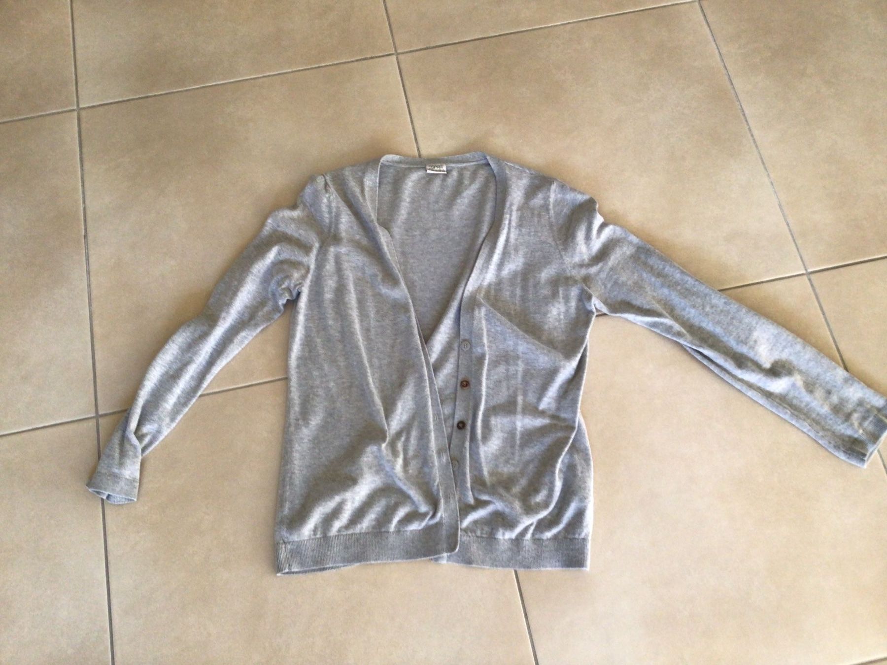 Esprit Top: Cardigan mit Ellenbogen-Patches von ESPRIT – Usato da Frauenfeld venduto da Stehojen
