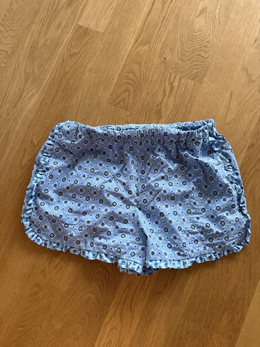 Claudie Pierlot Pantaloni: Claudie Pierlot Shorts – Usato da Bottmingen venduto da Itsclaire 1