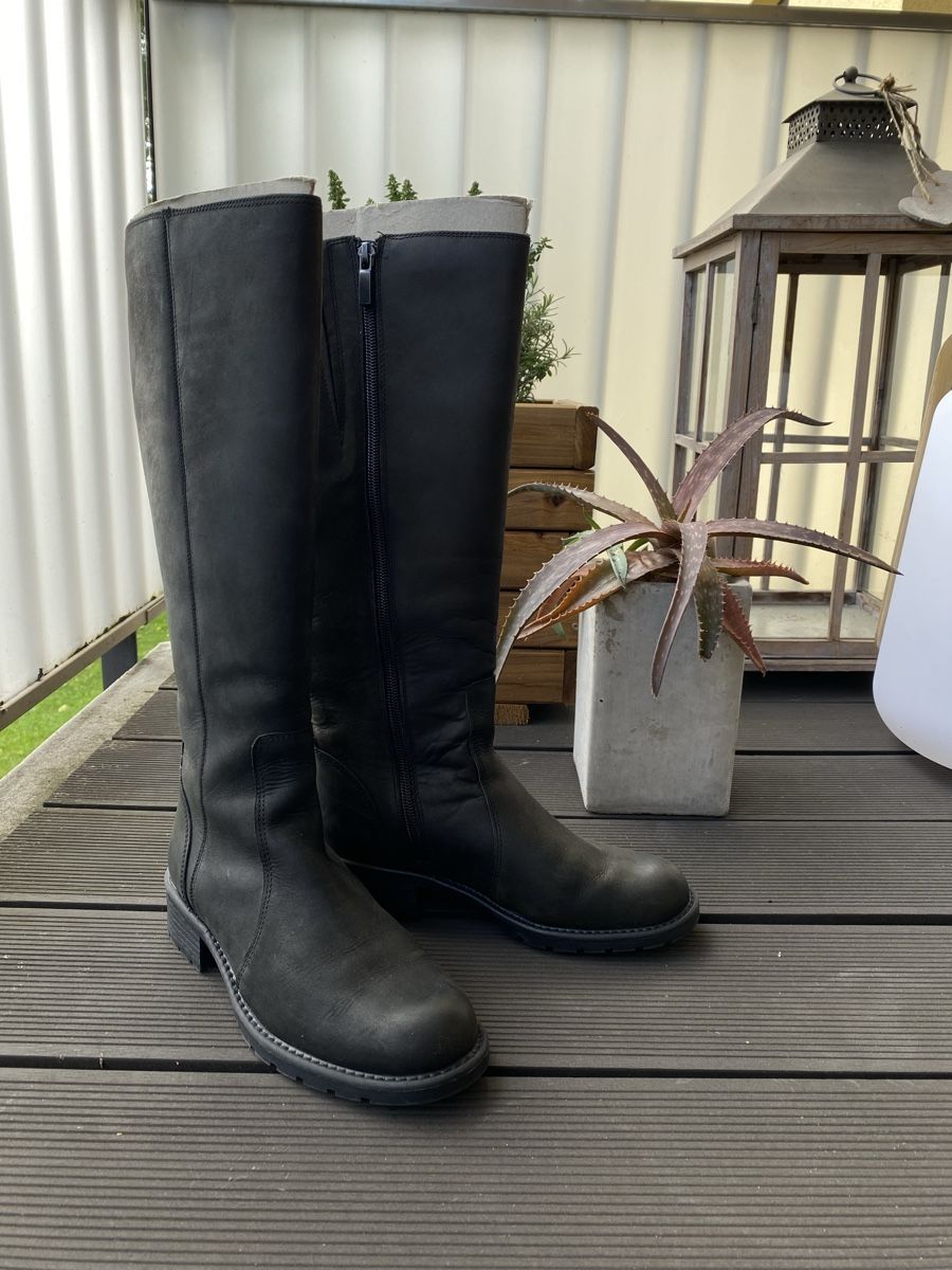 Clarks Chaussures femmes: Bottes noires - CLARKS – Neuf (Voir description) à Hauterive NE par LouRu