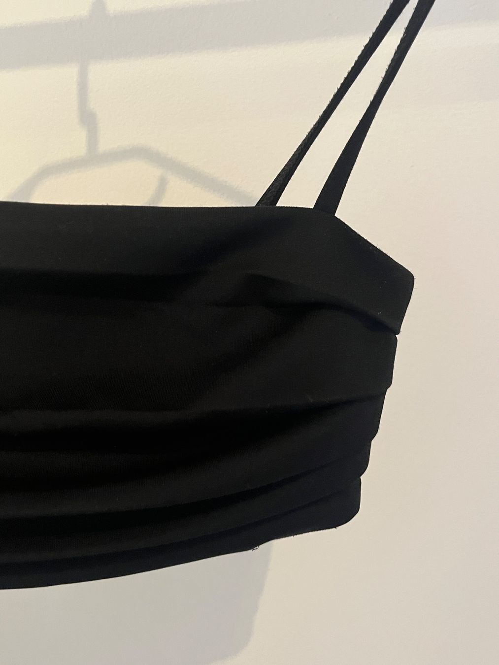 Zara Top: Top à bretelles, noir – Usato da Savagnier venduto da taianab