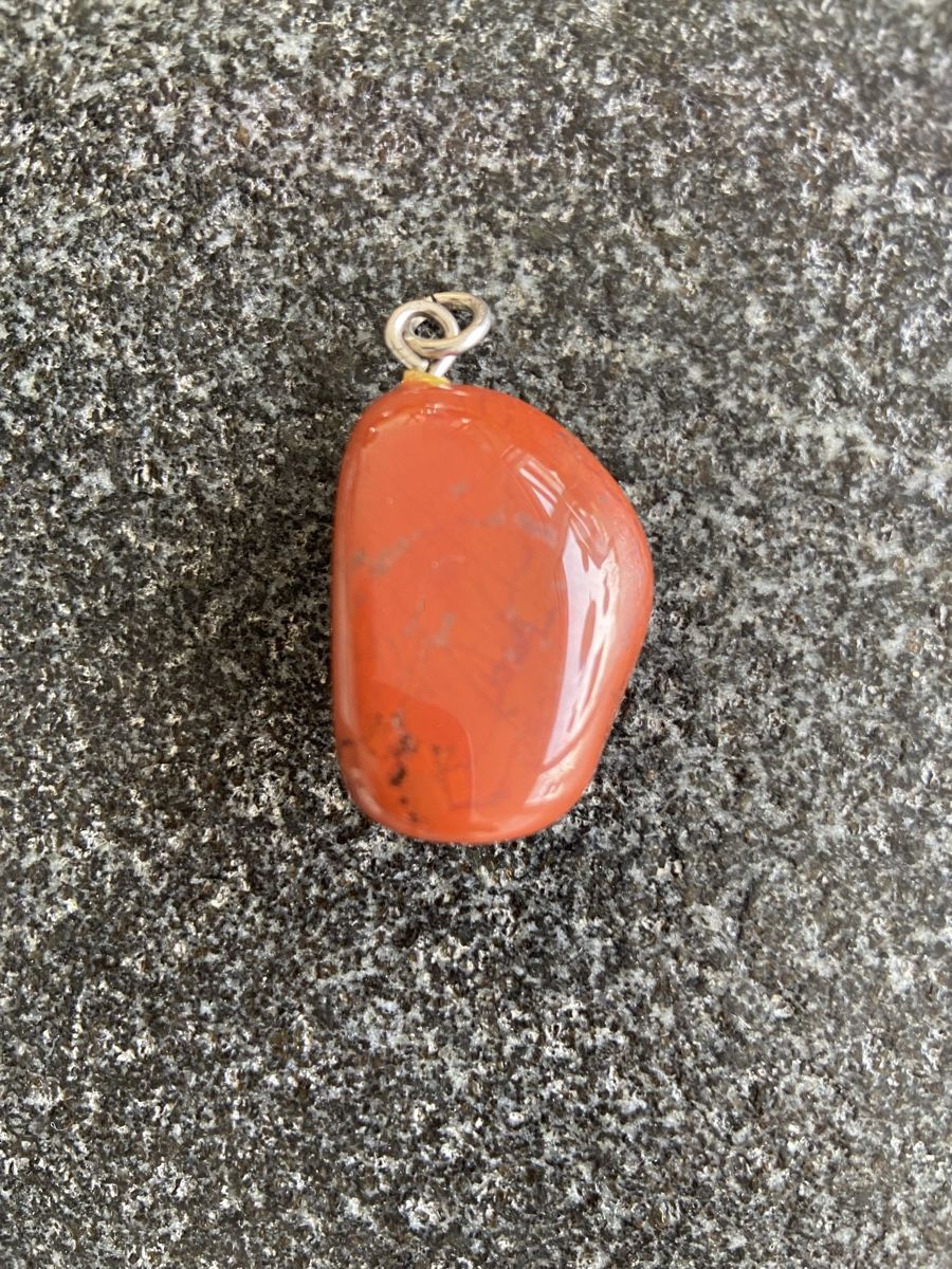 Minerali & Pietre curative: Roter Jaspis, Stein mit Anhänger – Usato da Schwarzenburg venduto da Aha016 1