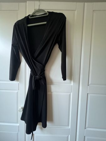 Schwarzes Wickelkleid Gr. 36 elegant & zeitlos