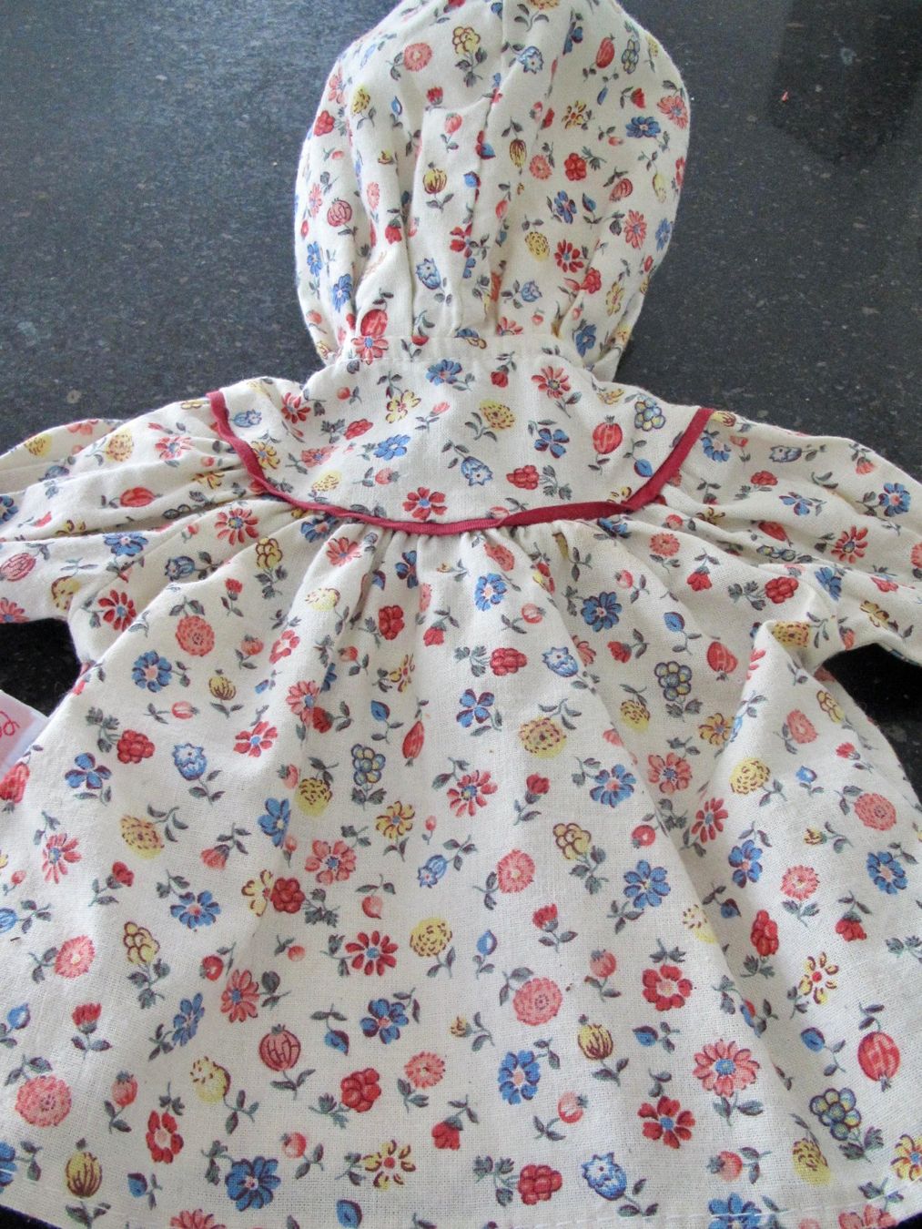 Bambole: MANTEAU COROLLE POUR POUPEE – Usato da Murten venduto da Selliot 2