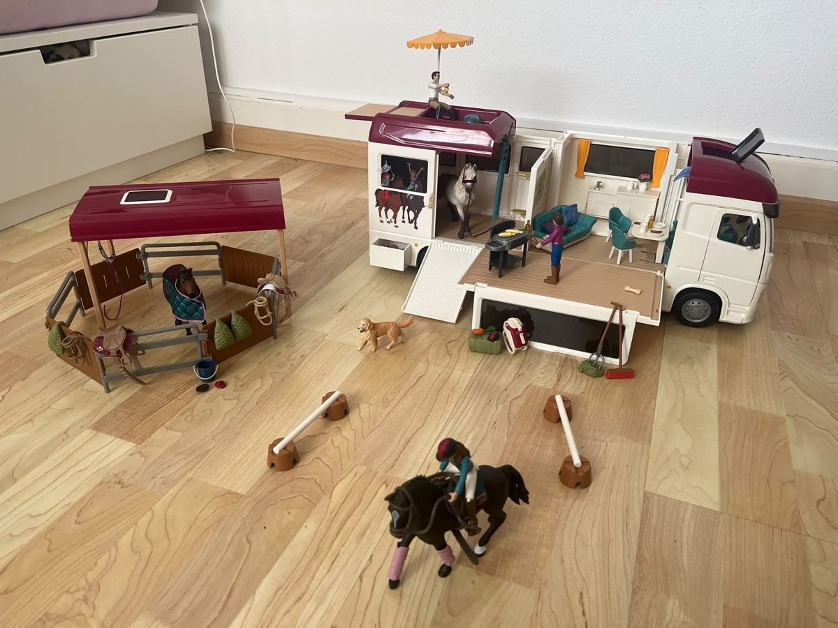 Schleich Spielzeuge: Schleich Pferdetransporter – Neu (gemäss Beschreibung) aus Zürich von msxmsx 1