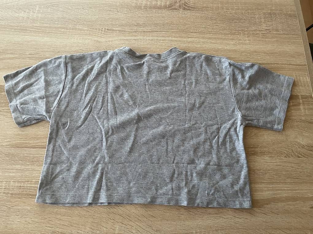 T-shirt: Graues T-Shirt – Usato da Basel venduto da Make-up-lover