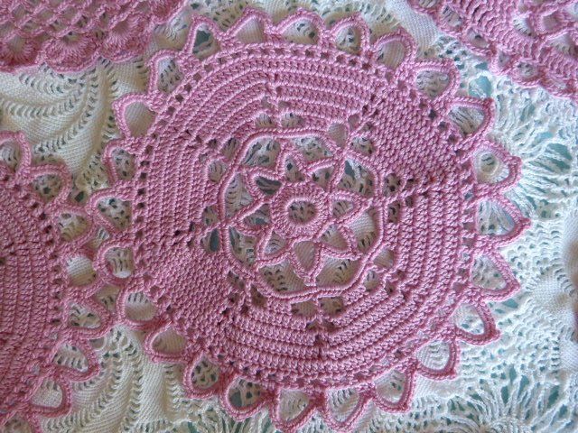 Altra biancheria da tavola: 9 Häkeldeckeli, rosa, Handarbeit, Boho-Style – Usato da Nunningen venduto da Ave51 6