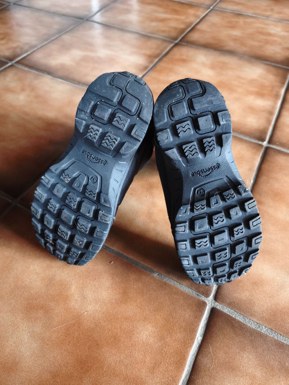Decathlon Scarpe da uomo: Winterstiefel Waterproof Gr. 36 (37) – Usato da Reconvilier venduto da Mickeli7 2