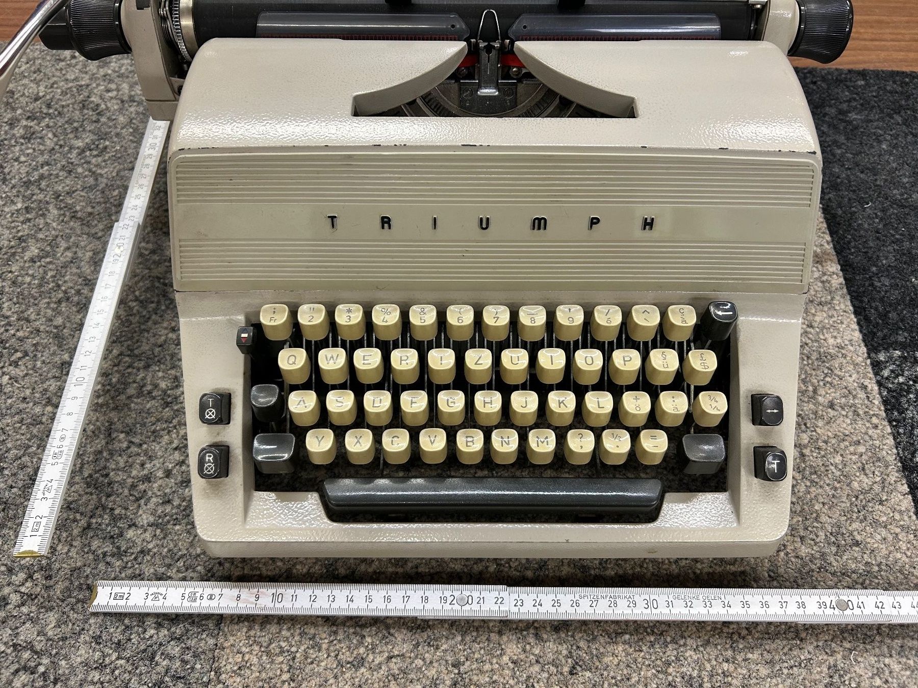 Triumph Schreibmaschinen: Schreibmaschine Triumph Spezial – Gebraucht aus Malters von DPHandel 1