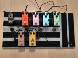 Budget Effektpedal-Board mit 7 Pedalen und Netzteil