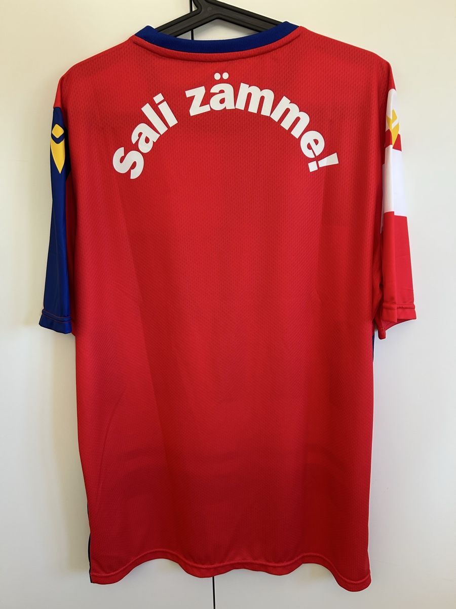 FC Basel Canottiere & Pantaloni: FC Basel Pre Match Shirt 2023/24 – Nuovo (secondo la descrizione) da Frenkendorf venduto da The_Moose 1