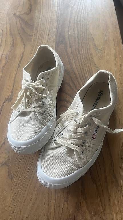 Scarpe da donna: Sneaker Superga – Usato da Nidau venduto da Plaenkehaus23