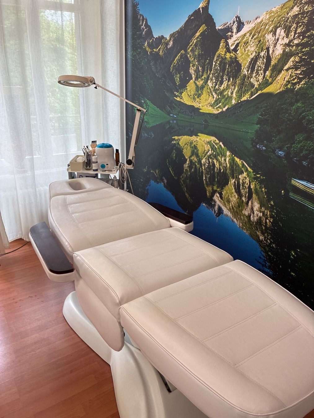 Lettini & sedie per cosmetici: Hochwertige Liege Elektrisch. – Usato da Seon venduto da juliabuster117 6