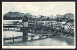 Luzern, Wasserstege mit Turm und Uferpan