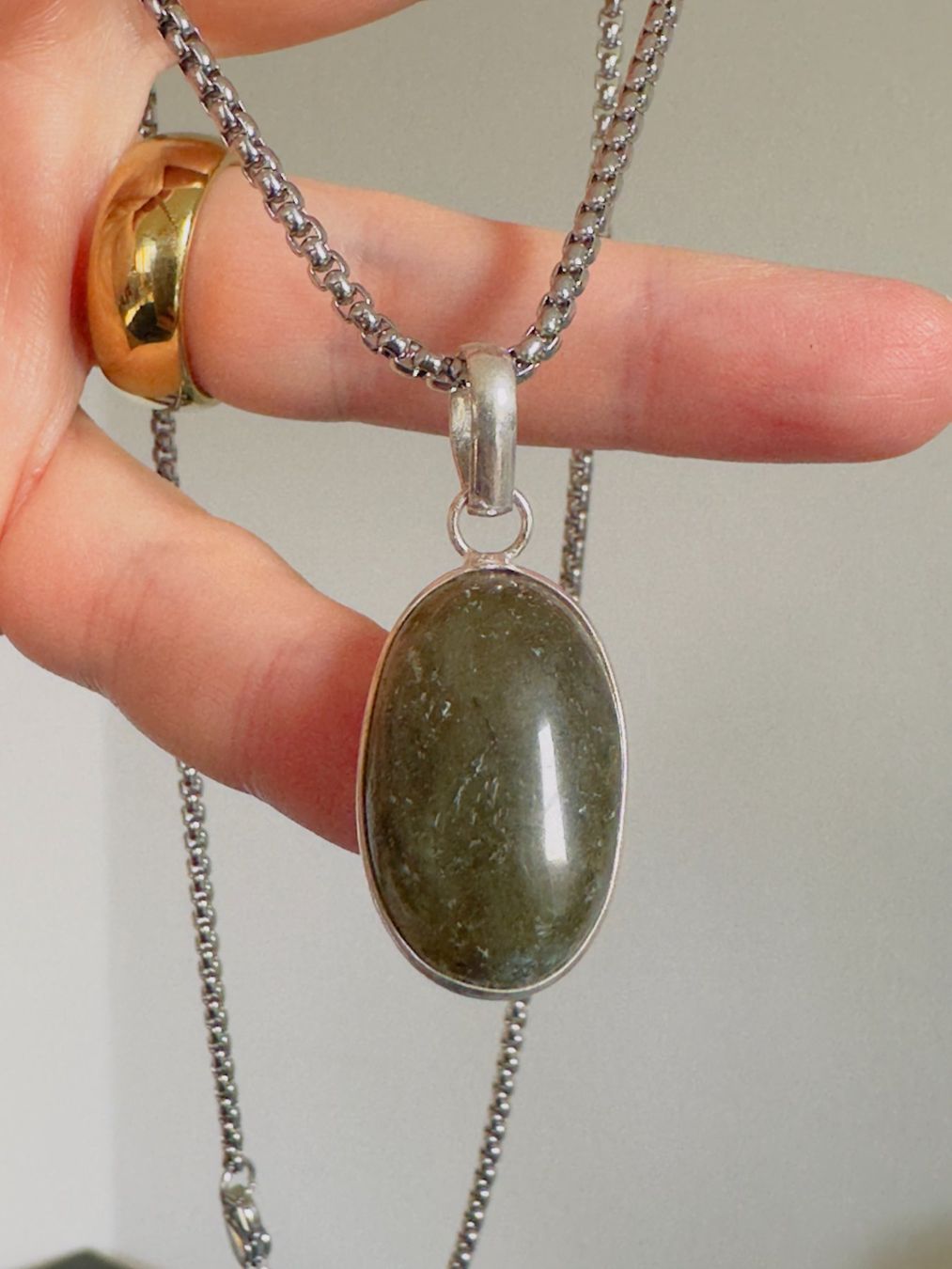 Ketten: Fashionable labradorite necklace – Neu und originalverpackt aus Genève von AGBERG 4