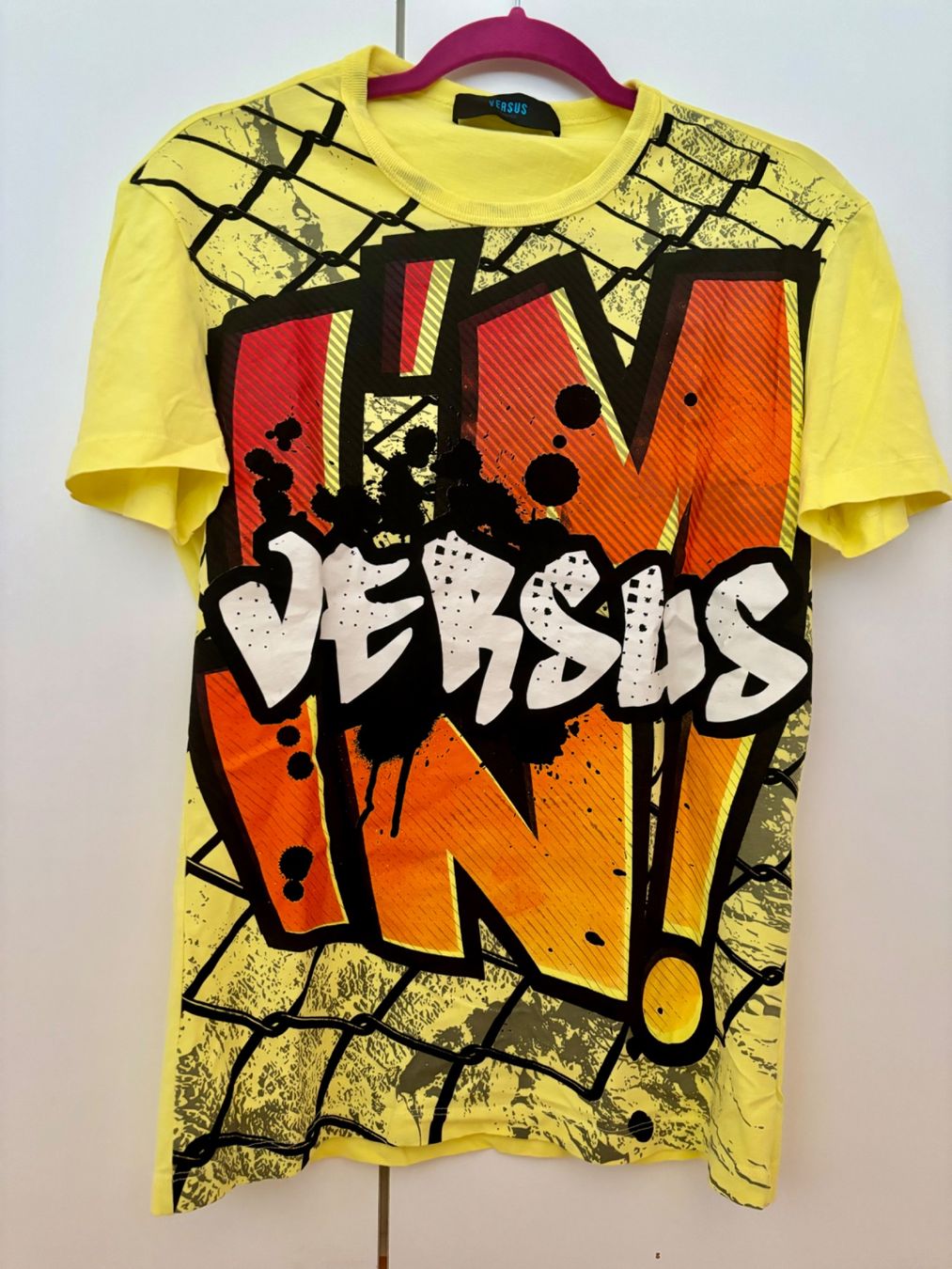 Versace T-shirt: Versus Versace T-Shirt Gr. IT 46 – Usato da Trübbach venduto da hik_gh6y